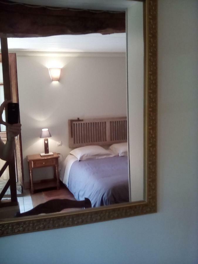 Bed and Breakfast La Ferme Des Vignes Hotot-en-Auge Exterior foto