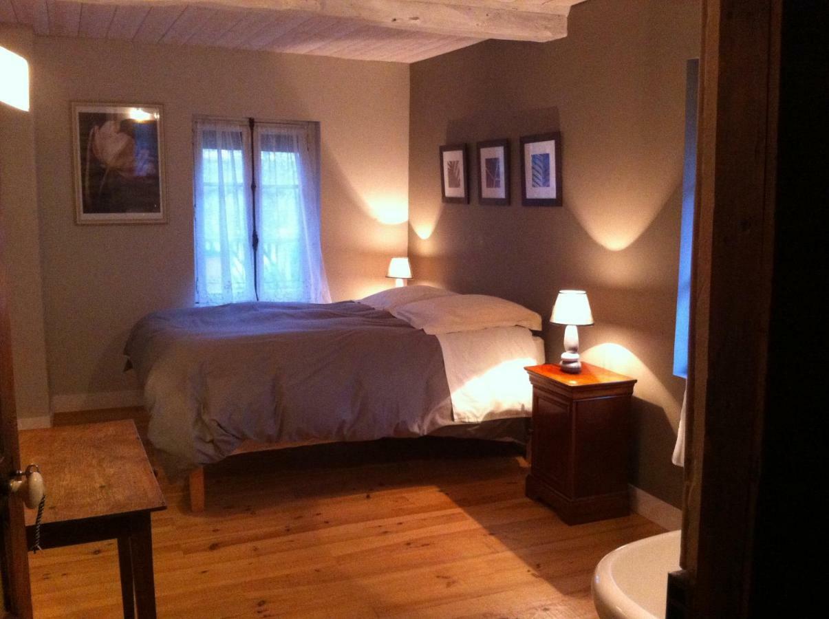 Bed and Breakfast La Ferme Des Vignes Hotot-en-Auge Exterior foto