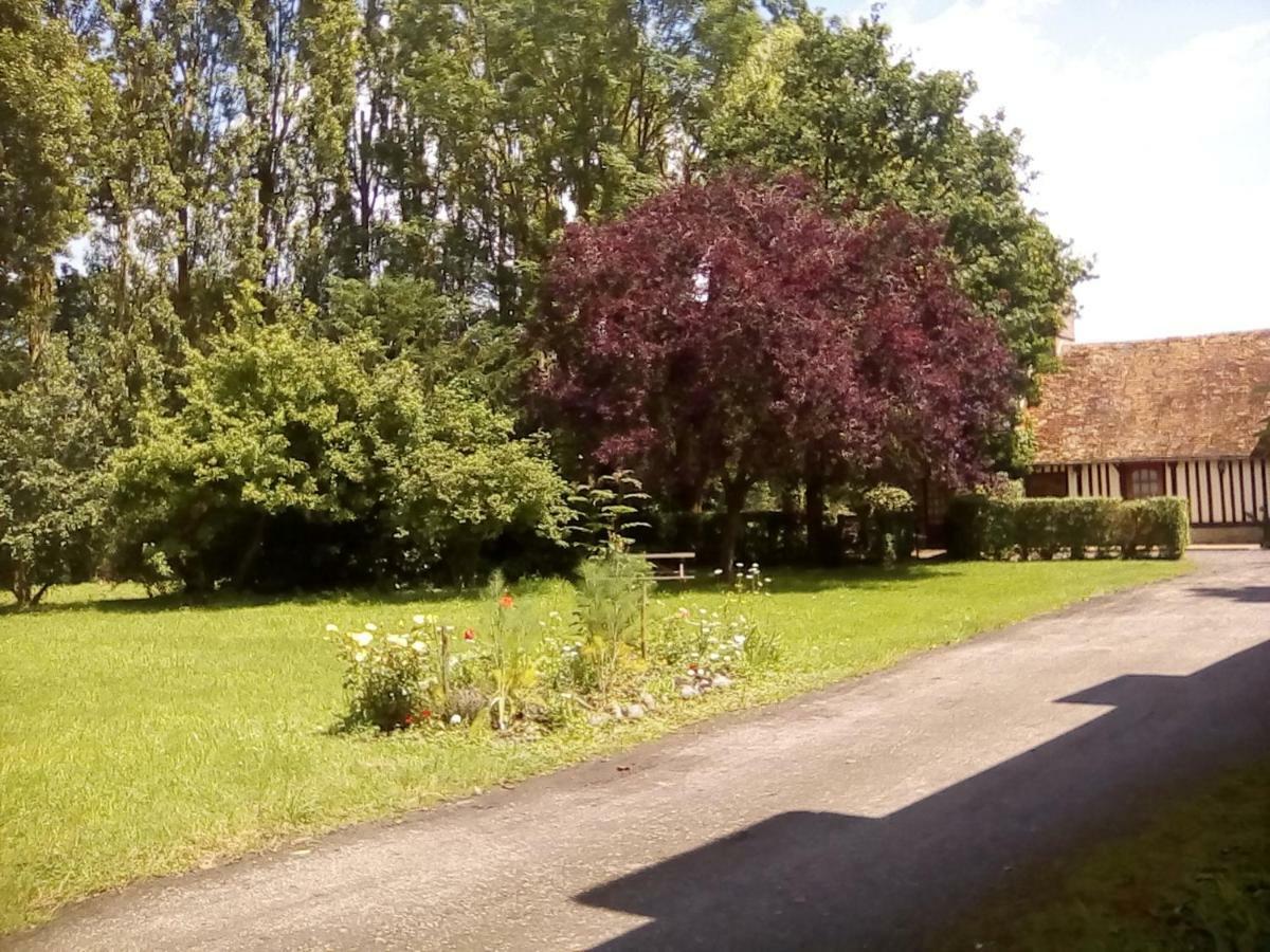 Bed and Breakfast La Ferme Des Vignes Hotot-en-Auge Exterior foto